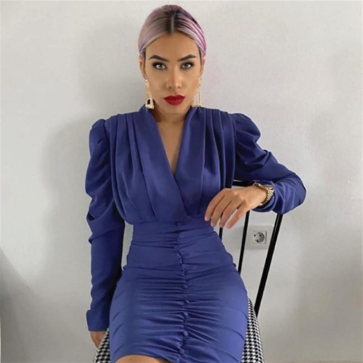 KRUVAZE YAKA BALON KOL ETEĞİ DÜĞME DETAY ELBİSE 