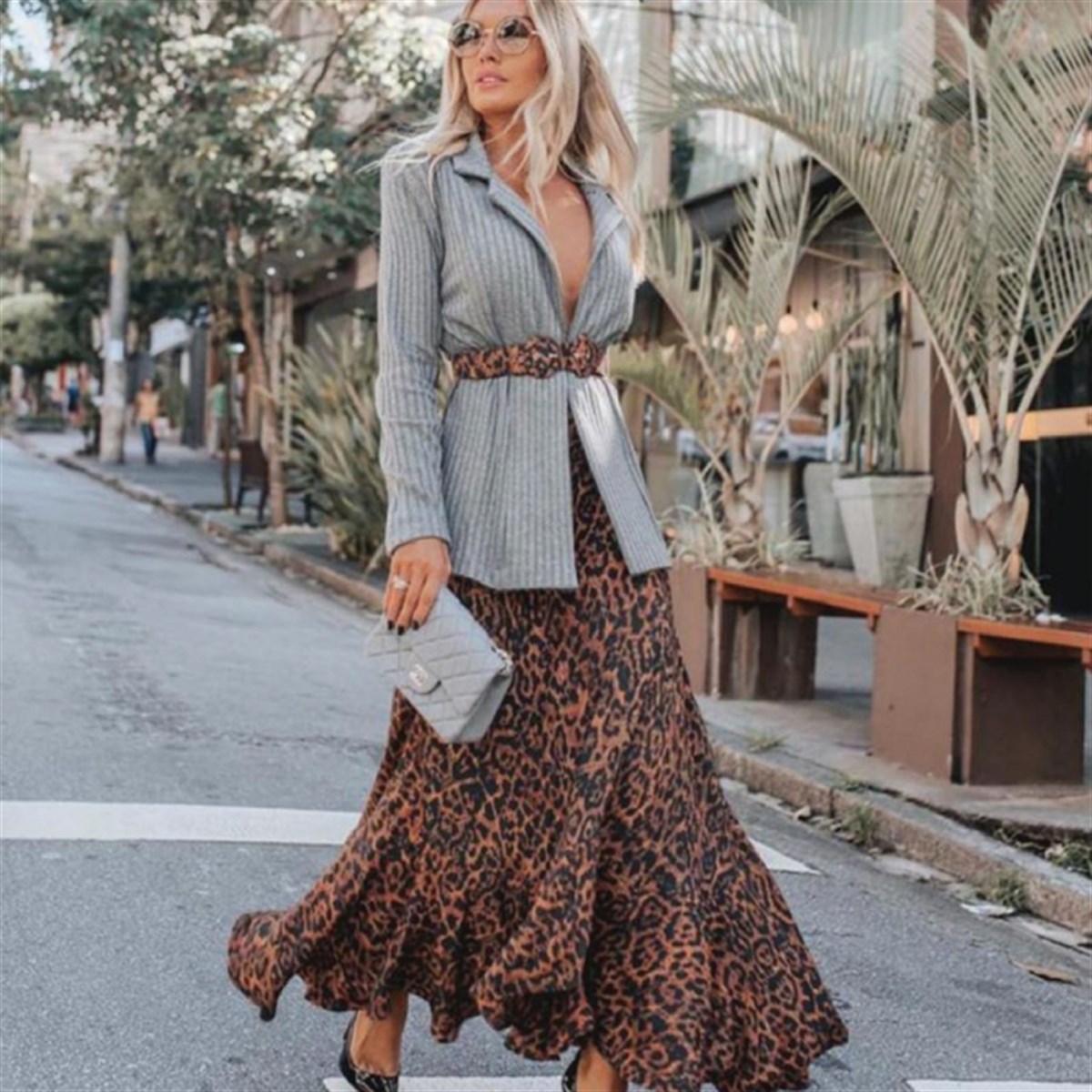 LEOPAR DESEN MAKSİ ETEK GRİ CEKET KEMER ÜÇLÜ TAKIM