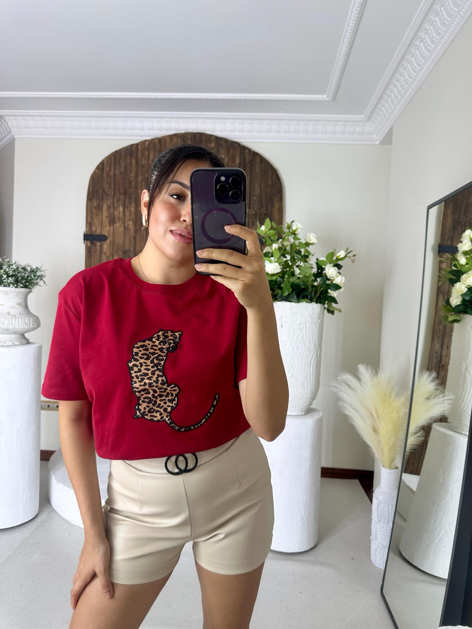 Leopar Desenli Nakış Detaylı Rahat Kalıp Premium Tshirt Kırmızı