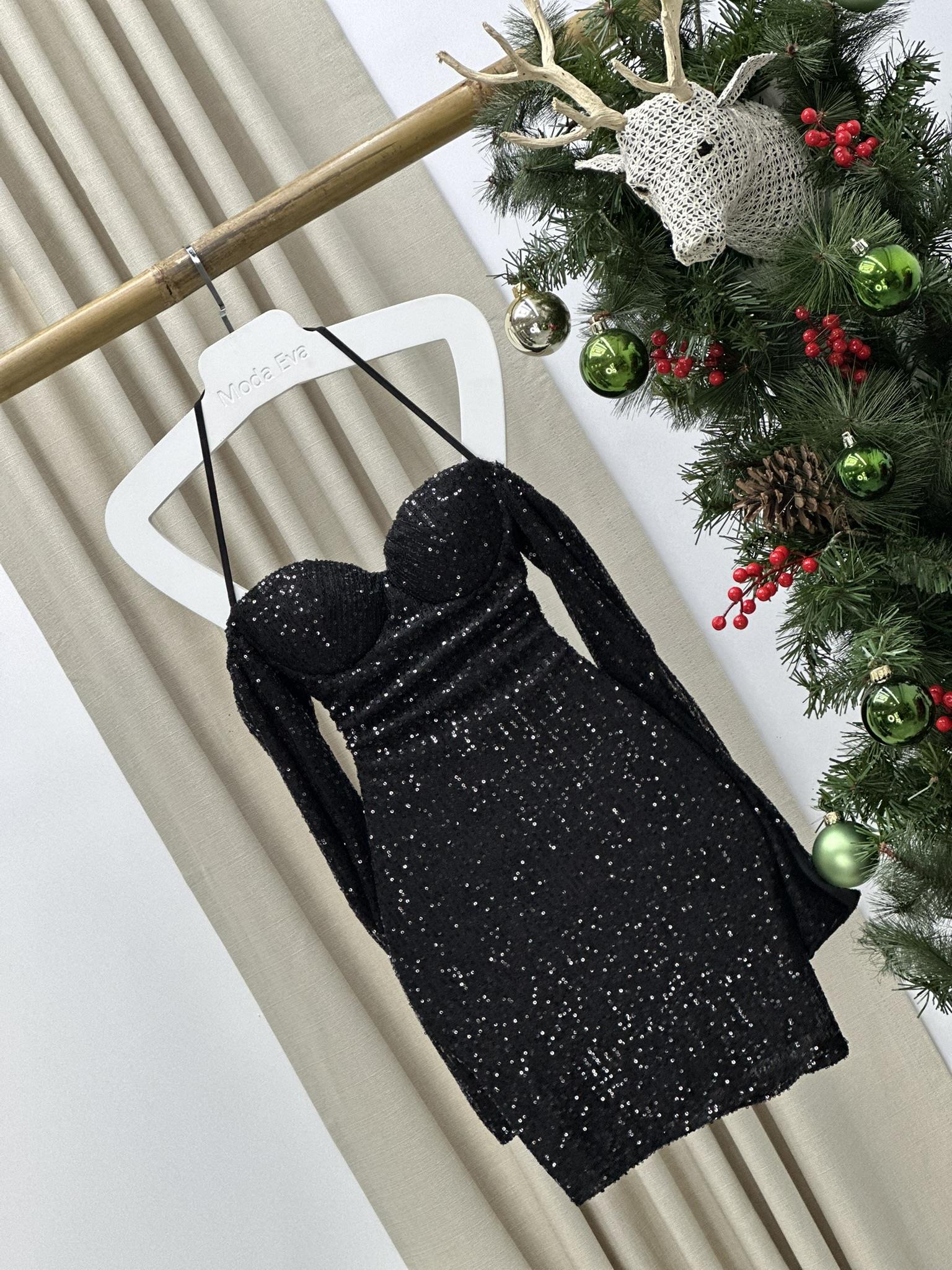 Likralı Payet Kumaş Kalp Yaka Boyundan Askılı Düşük Kol Tasarım Elbise Siyah