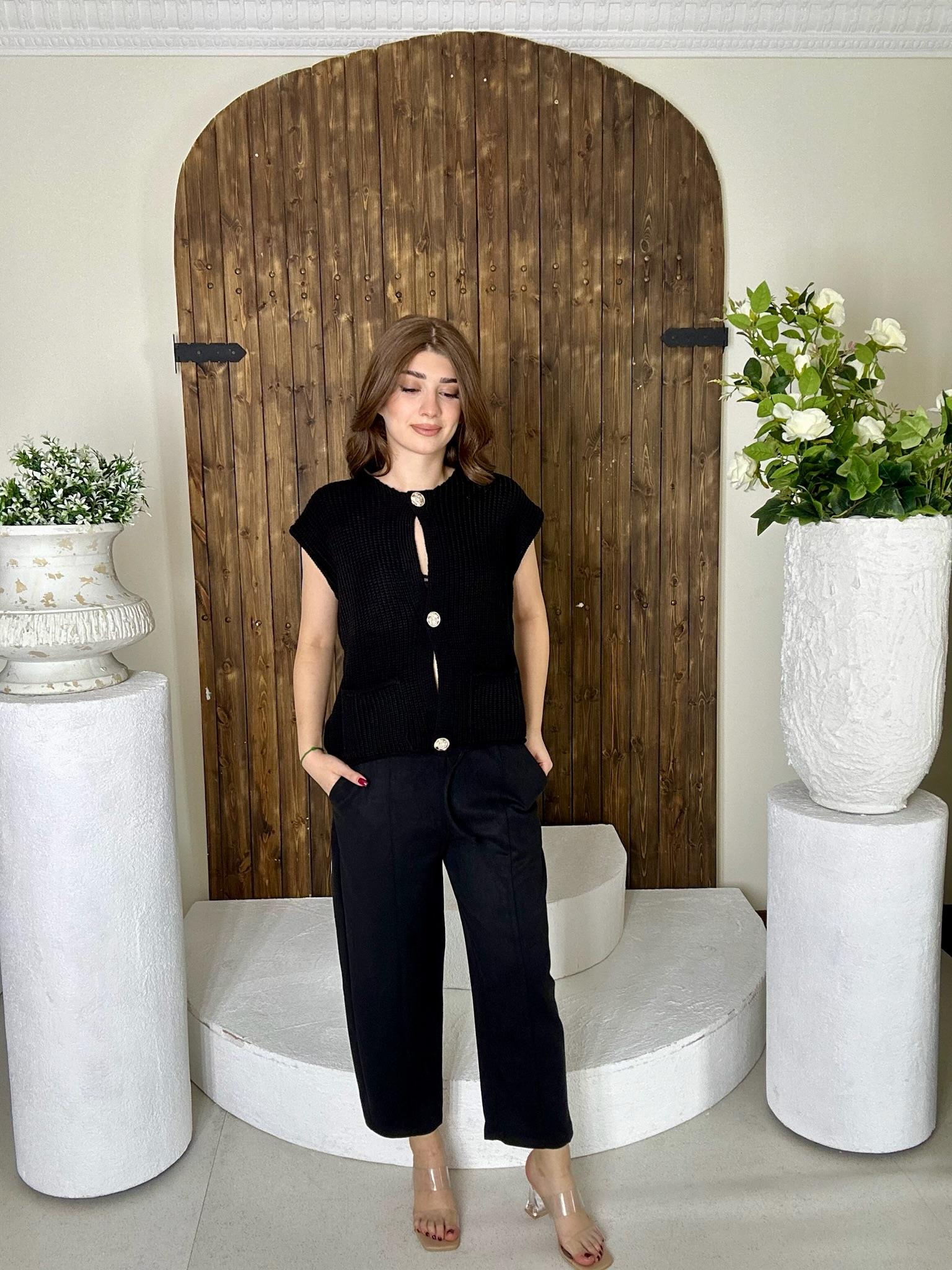 Metal Düğmeli Cep Detay Siyah Triko Yelek