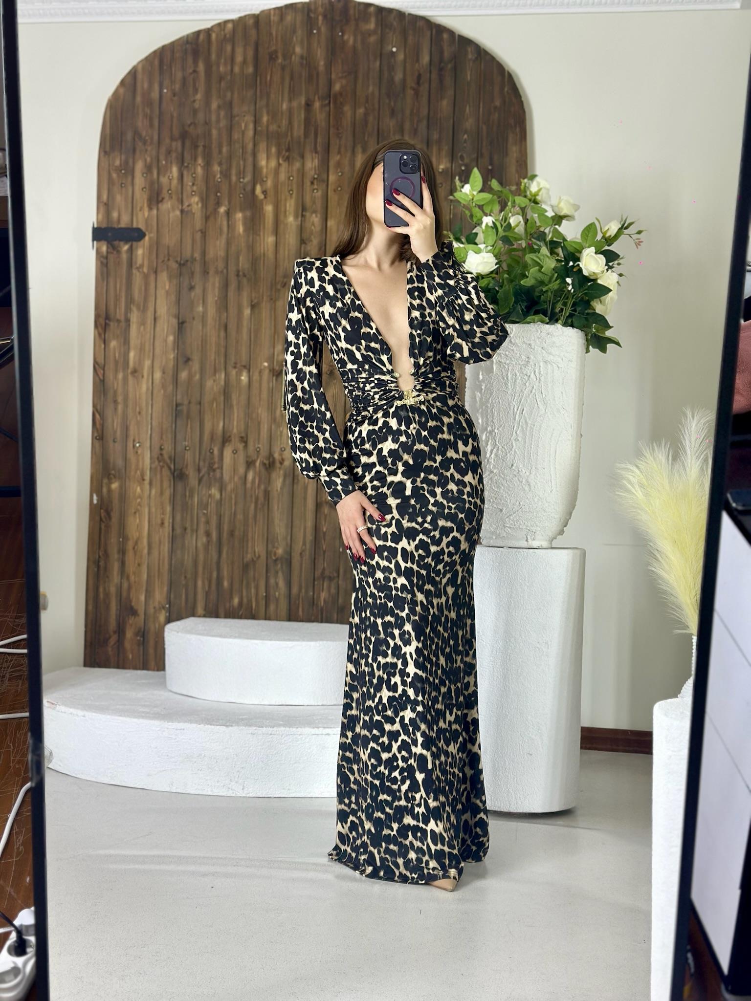 Micro Kumaş Çelik Aksesuarlı Derin V Yaka Maksi Boy Elbise Leopar