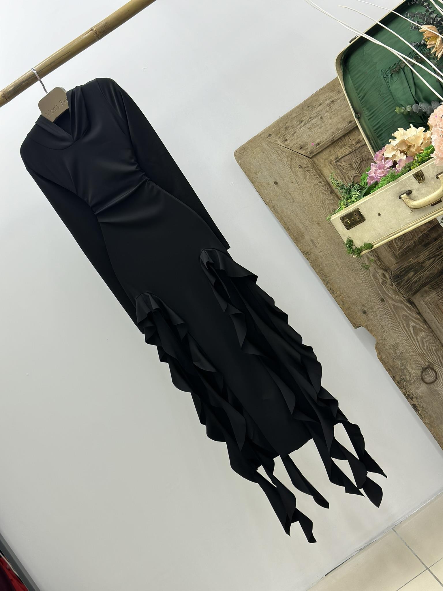 Micro Kumaş Fırfır Detay Maksi Boy Kapüşonlu Elbisemiz