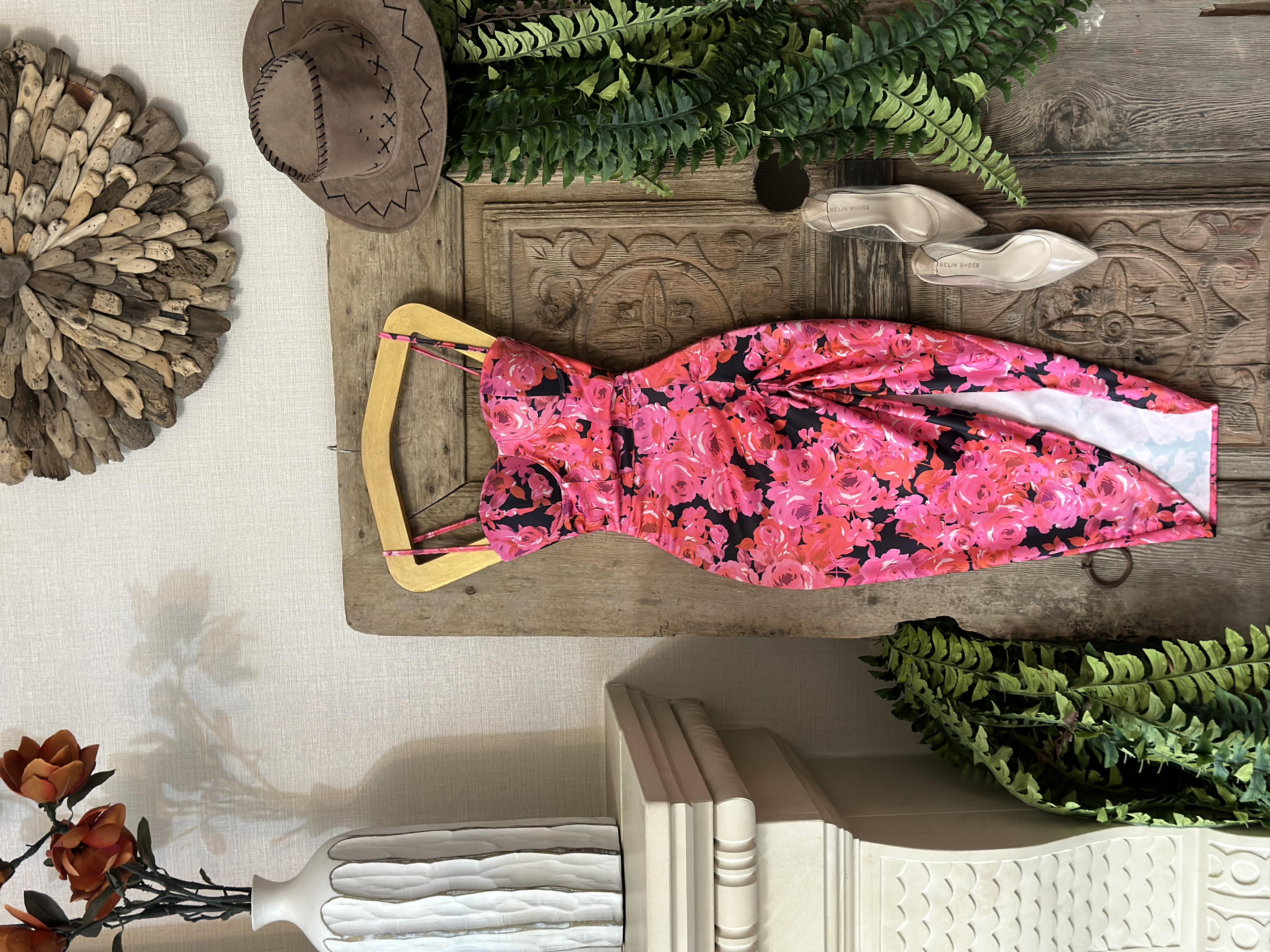 Micro Kumaş Gloplu Derin Yırtmaçlı Tasarım Elbise