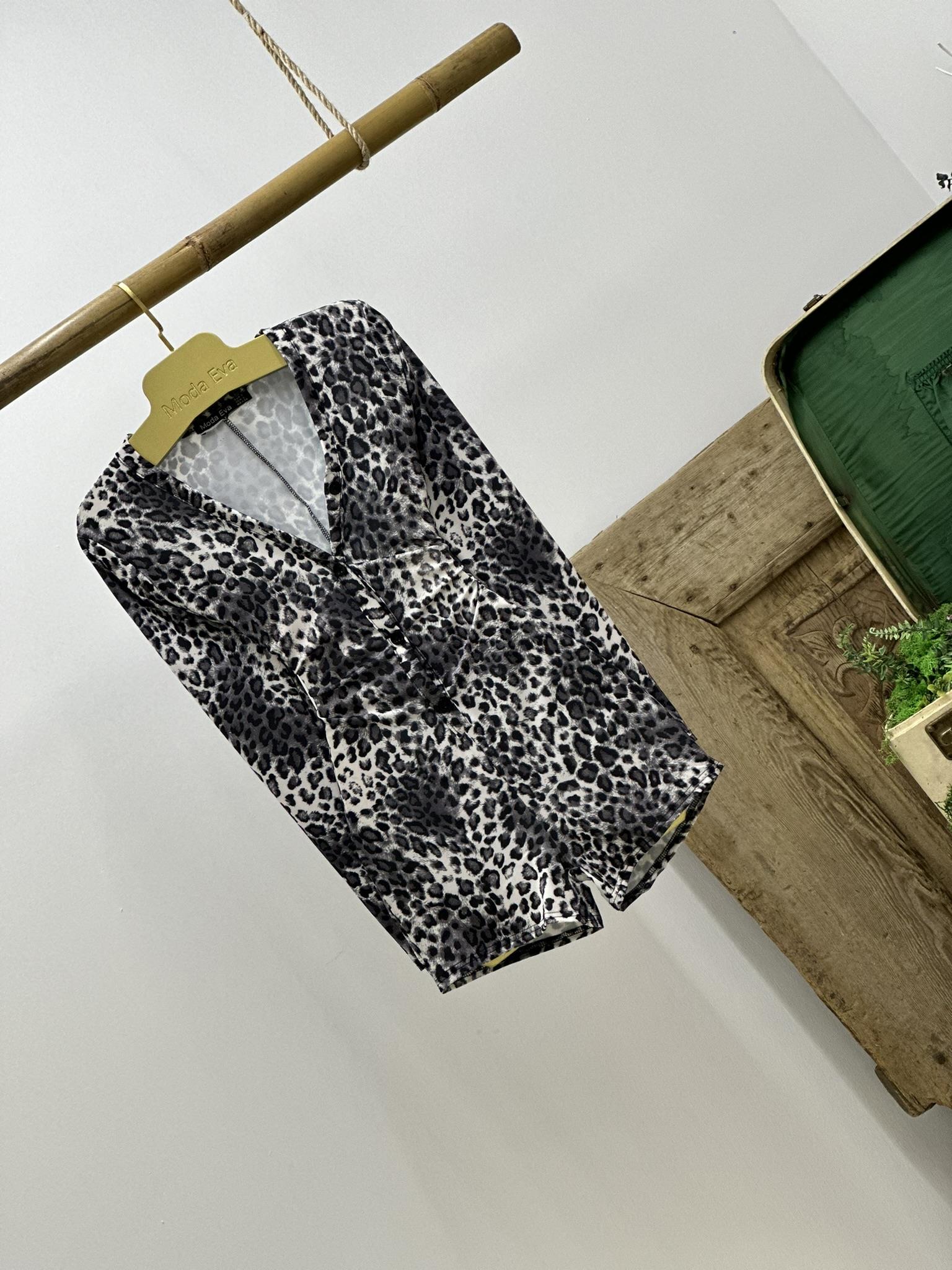 Micro Kumaş Gri Leopar Desenli Düğmeli Şort Tulum