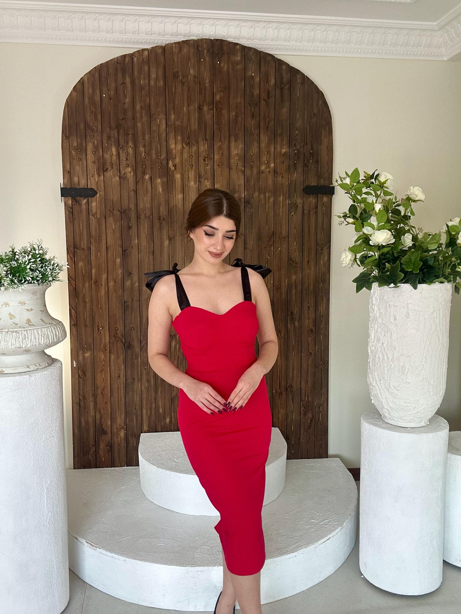 Omuz Bağlama Detay Kalp Yaka Kalem Elbise