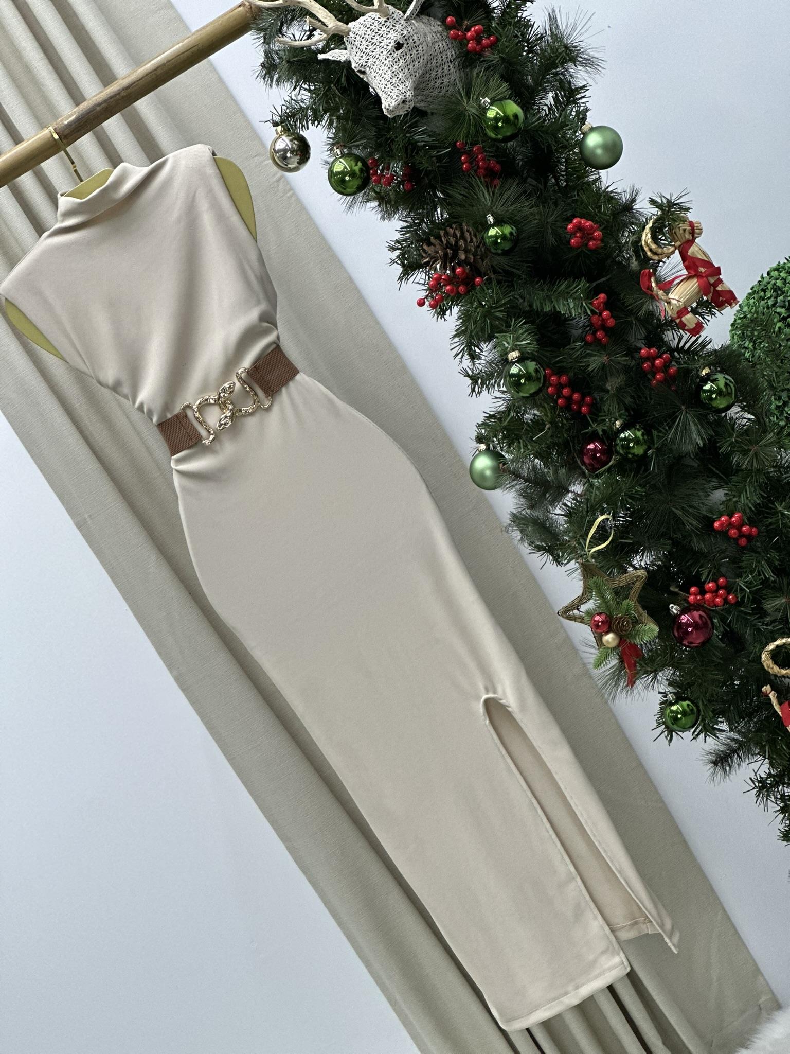 Ottoman Kumaş Vatkalı Yan Yırtmaçlı Dik Yaka Tasarım Uzun Elbise Krem