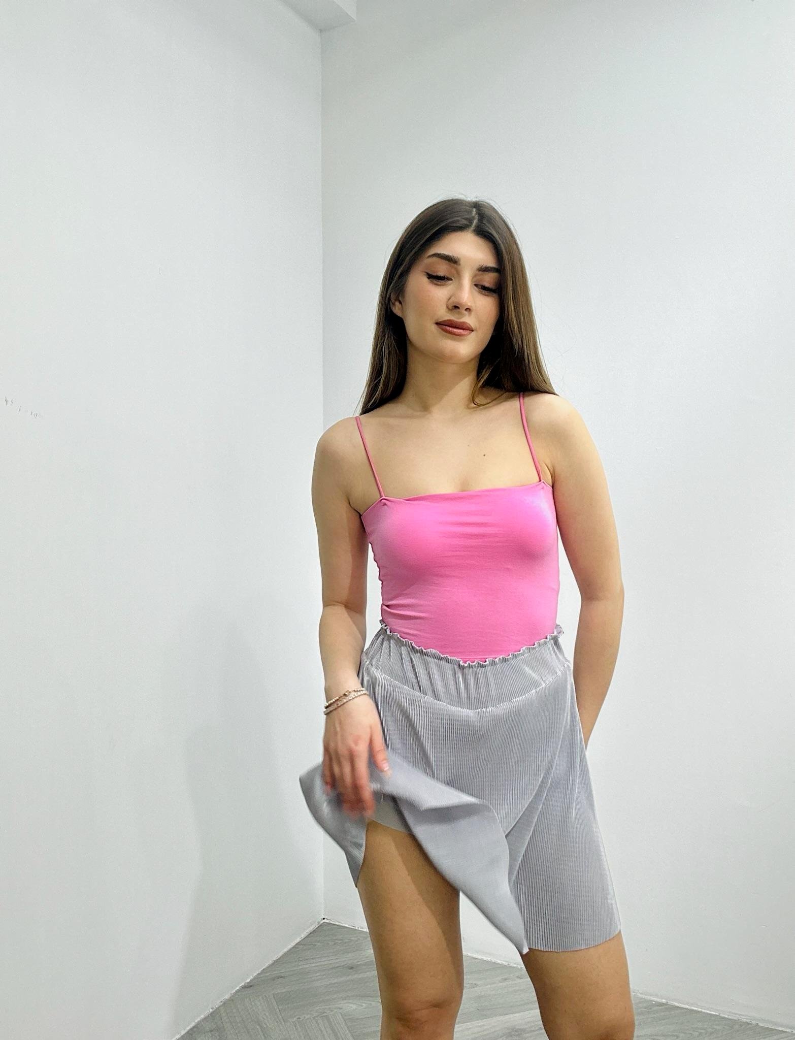 Pliseli Kumaş Asimetrik Kesim İçi Şort Astarlı Etek (Kemer Dahil Değildir)