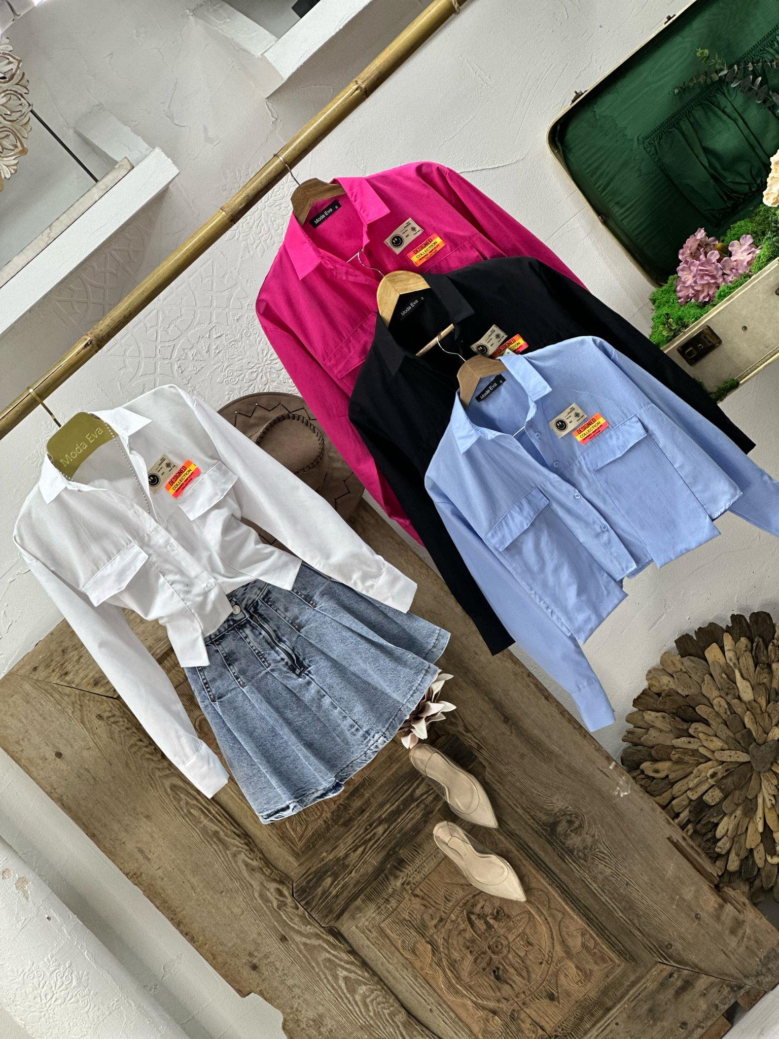 Poplin Kumaş Arma Detaylı Crop Gömlek 