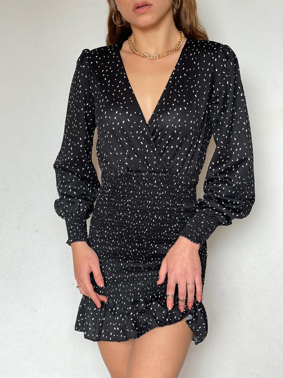 Puantiye Desen Gipe Detay Etek Ucu Fırfırlı Kruvaze Yaka Crep Dokuma Kumaş Elbise