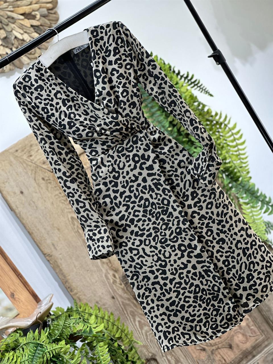 Saten Kumaş Leopar Desen Kruvaze Model Astarlı Midi Boy Elbise
