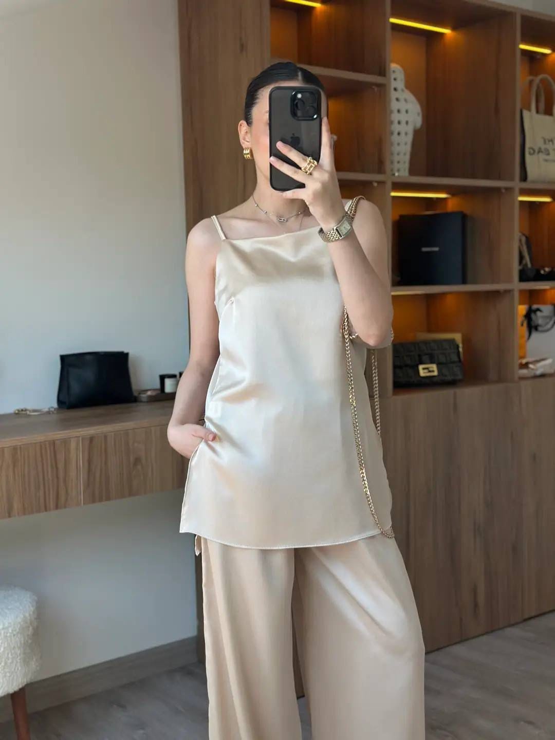 Saten Kumaş Pantolon Askılı Bluz İkili Takım Krem