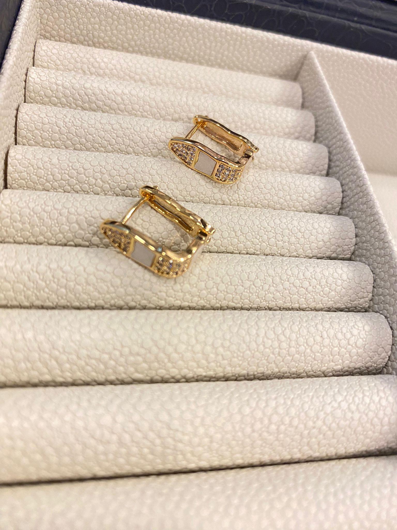 SB Xuping Zirkon ve Sedef Taş Detaylı Küpe 