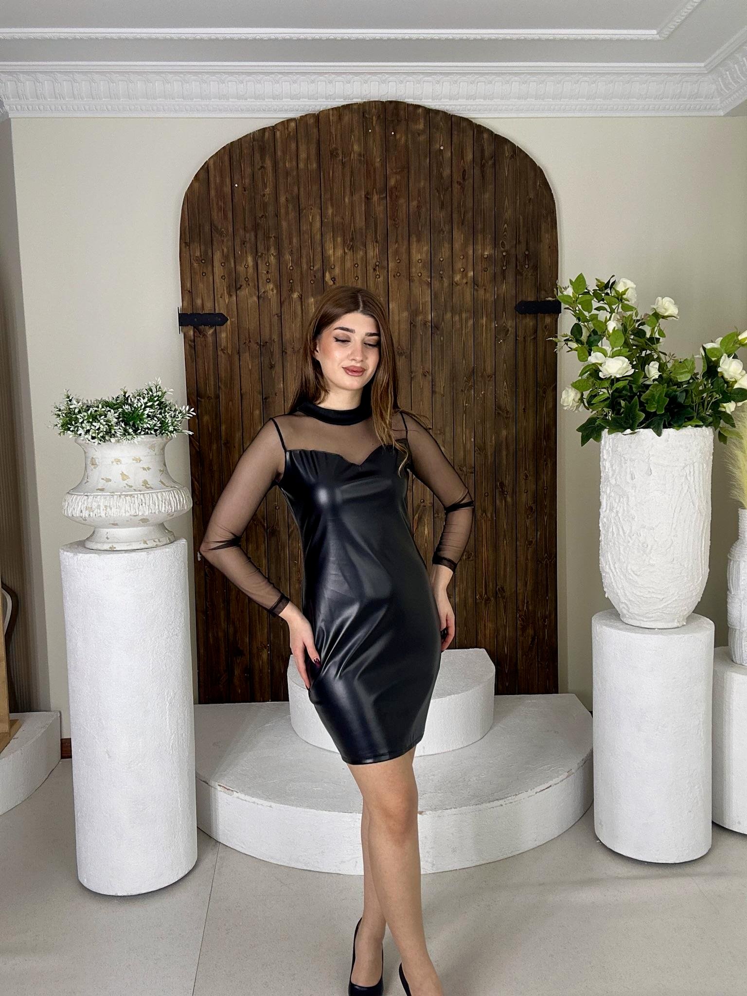 Tül Detaylı Vegan Deri Elbise Siyah