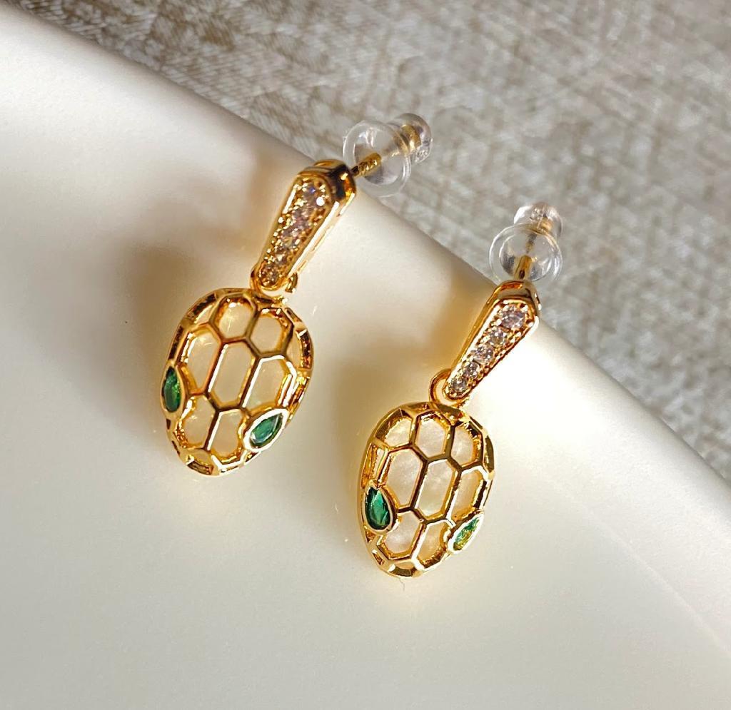 Zirkon Taşlı Altın Kaplama Snake  Çelik Küpe