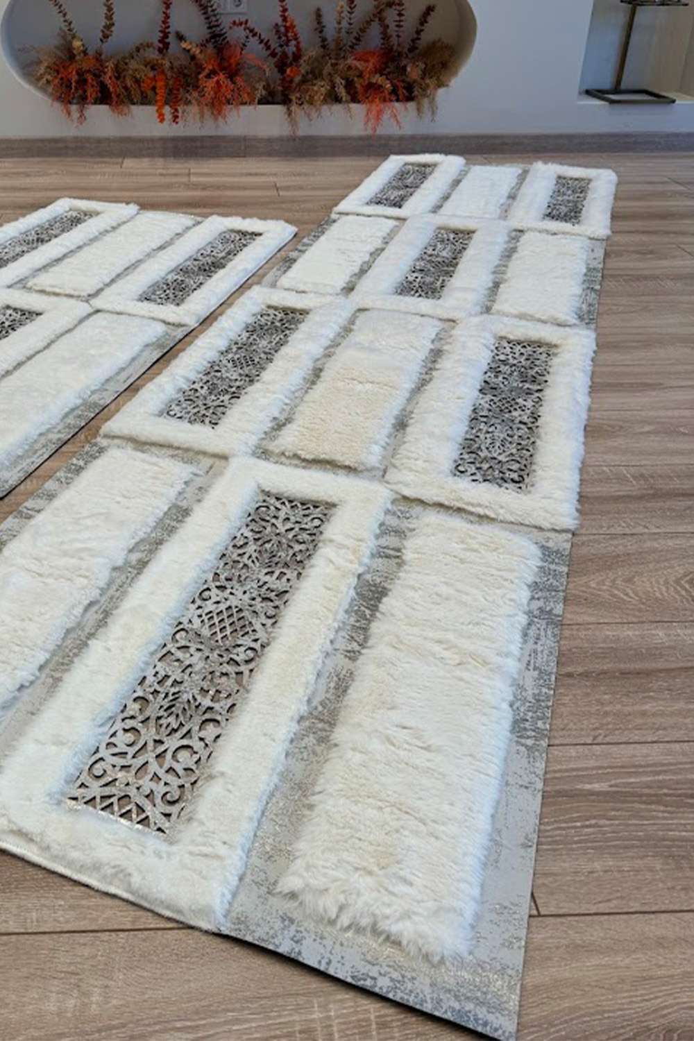 Beyaz Gümüş Şahmeran Dama Desenli Kadife Yumuşaklığında Tavşan Tüyü Halı