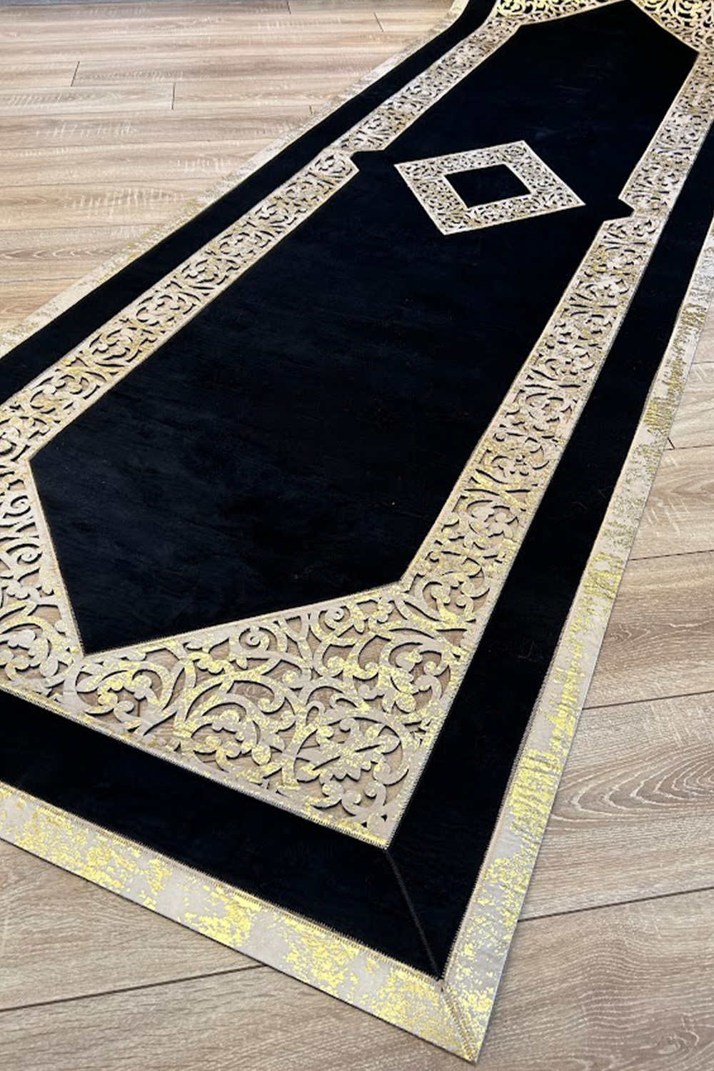 Gold Siyah Diamond Desenli Deri Efektli Modern Halı