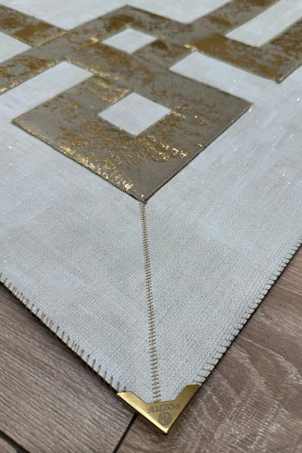 Gri Gold Rono Meander Desenli Deri Halı