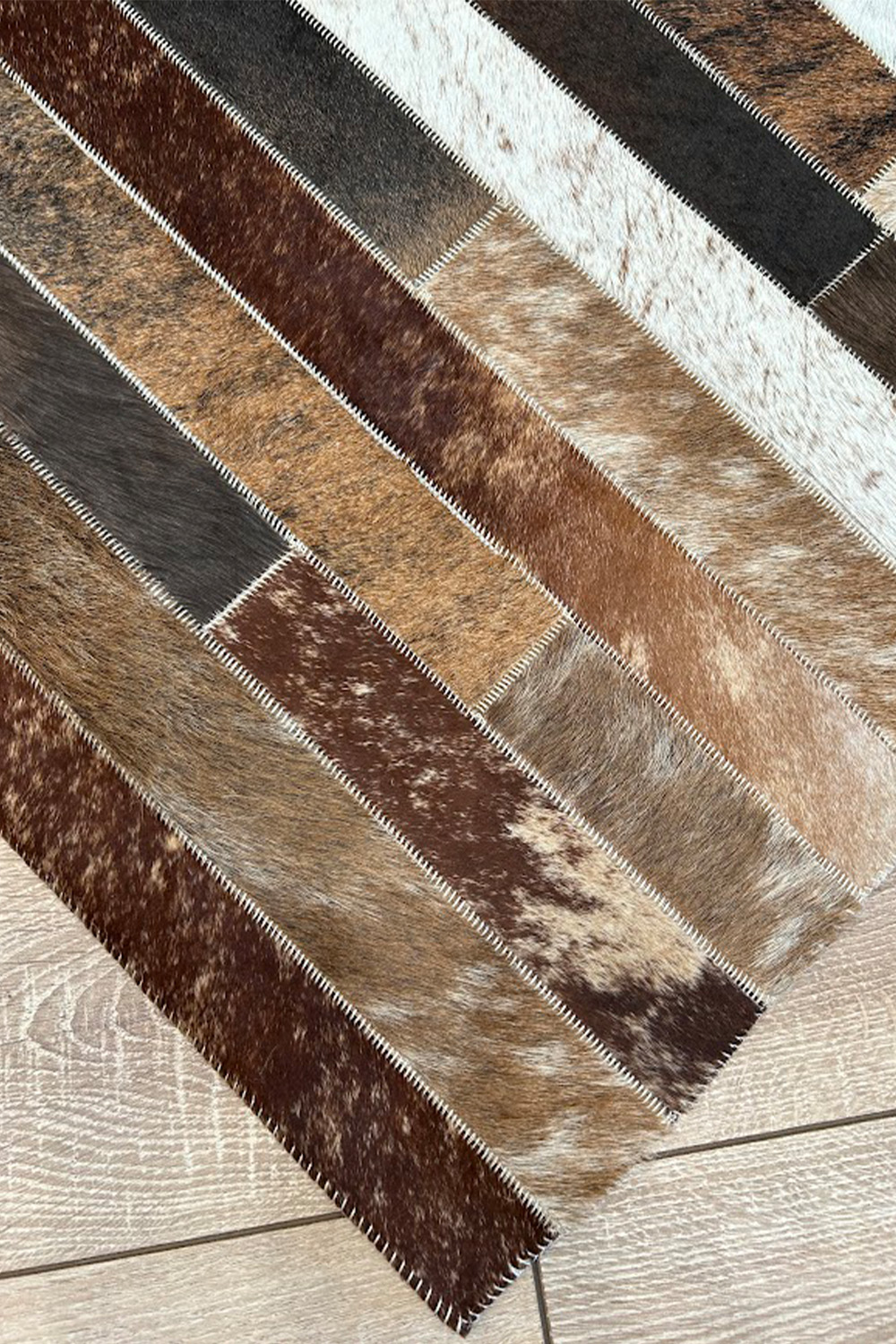 Kahverengi Dana Patchwork Çizgli %100 Dana Derisi Halı