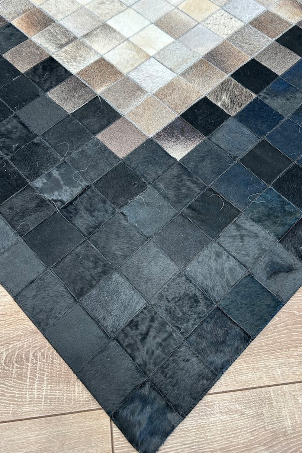 Siyah Krem Dana Patchwork Kare Desenli %100 Dana Derisi Halı
