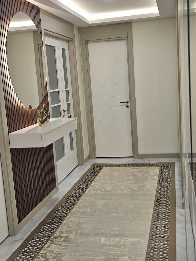 Yüzey Yapısı Deri ve Süetten Oluşan Lazer İşlemeli Dekoratif Halı