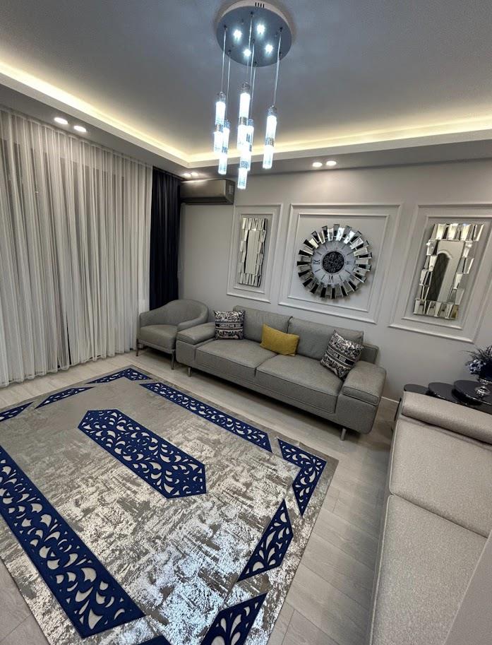 Yüzey Yapısı Deri ve Süetten Oluşan Lazer İşlemeli Dekoratif Halı