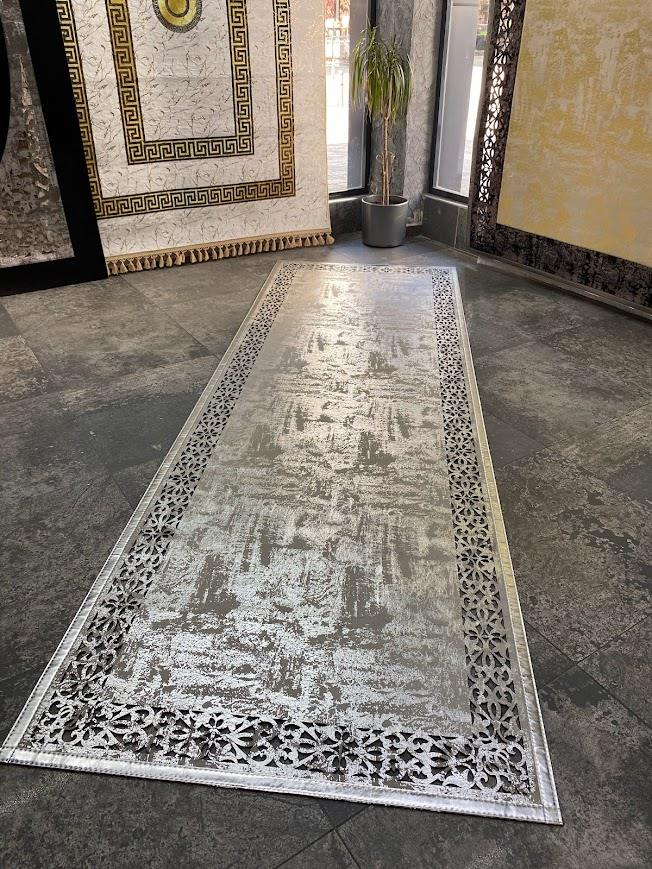 Yüzey Yapısı Deri ve Süetten Oluşan Lazer İşlemeli Dekoratif Halı
