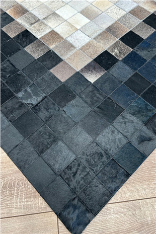 Siyah Krem Dana Patchwork Kare Desenli %100 Dana Derisi Halı