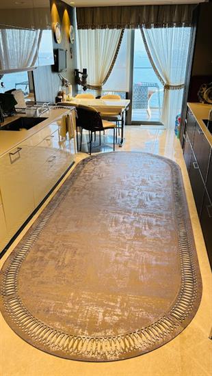 Yüzey Yapısı Deri ve Süetten Oluşan Lazer İşlemeli Dekoratif Halı