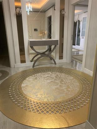 Yüzey Yapısı Deri ve Süetten Oluşan Lazer İşlemeli Dekoratif Halı