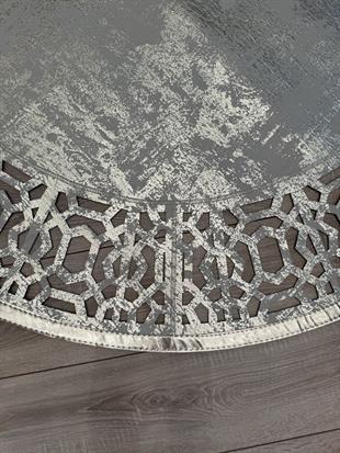 Yüzey Yapısı Deri ve Süetten Oluşan Lazer İşlemeli Dekoratif Halı