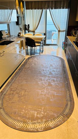 Yüzey Yapısı Deri ve Süetten Oluşan Lazer İşlemeli Dekoratif Halı