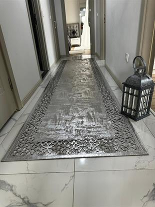 Yüzey Yapısı Deri ve Süetten Oluşan Lazer İşlemeli Dekoratif Halı