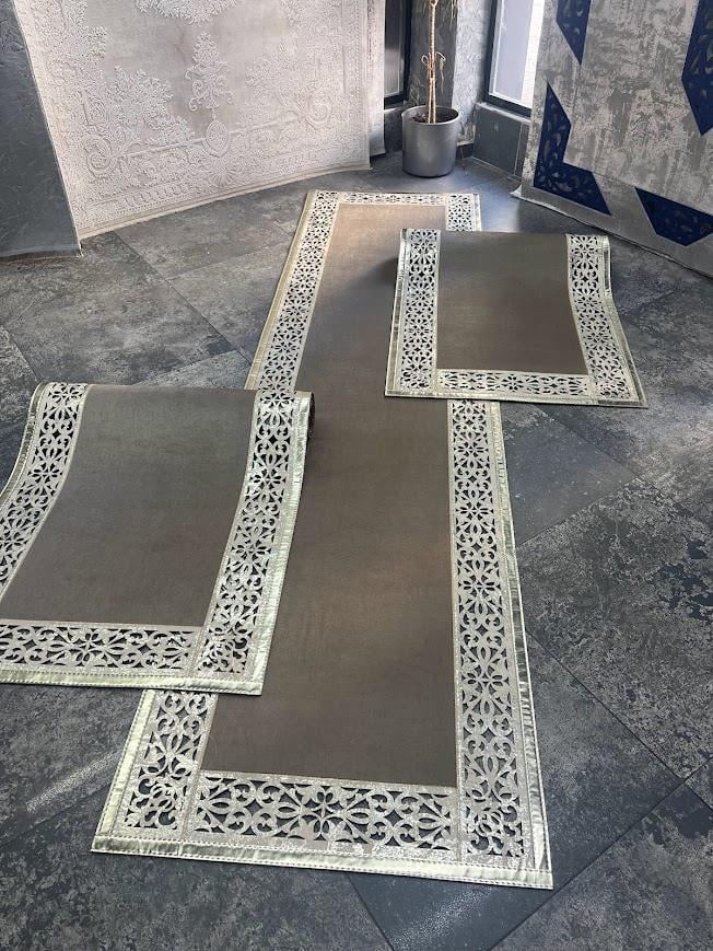 Yüzey Yapısı Deri ve Süetten Oluşan Lazer İşlemeli Dekoratif Halı