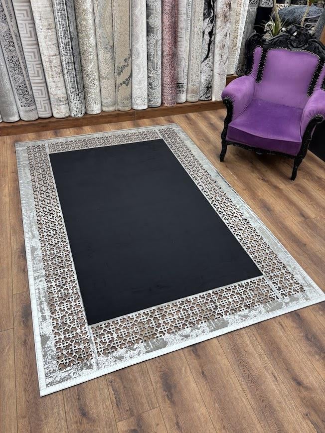 Yüzey Yapısı Deri ve Süetten Oluşan Lazer İşlemeli Dekoratif Halı