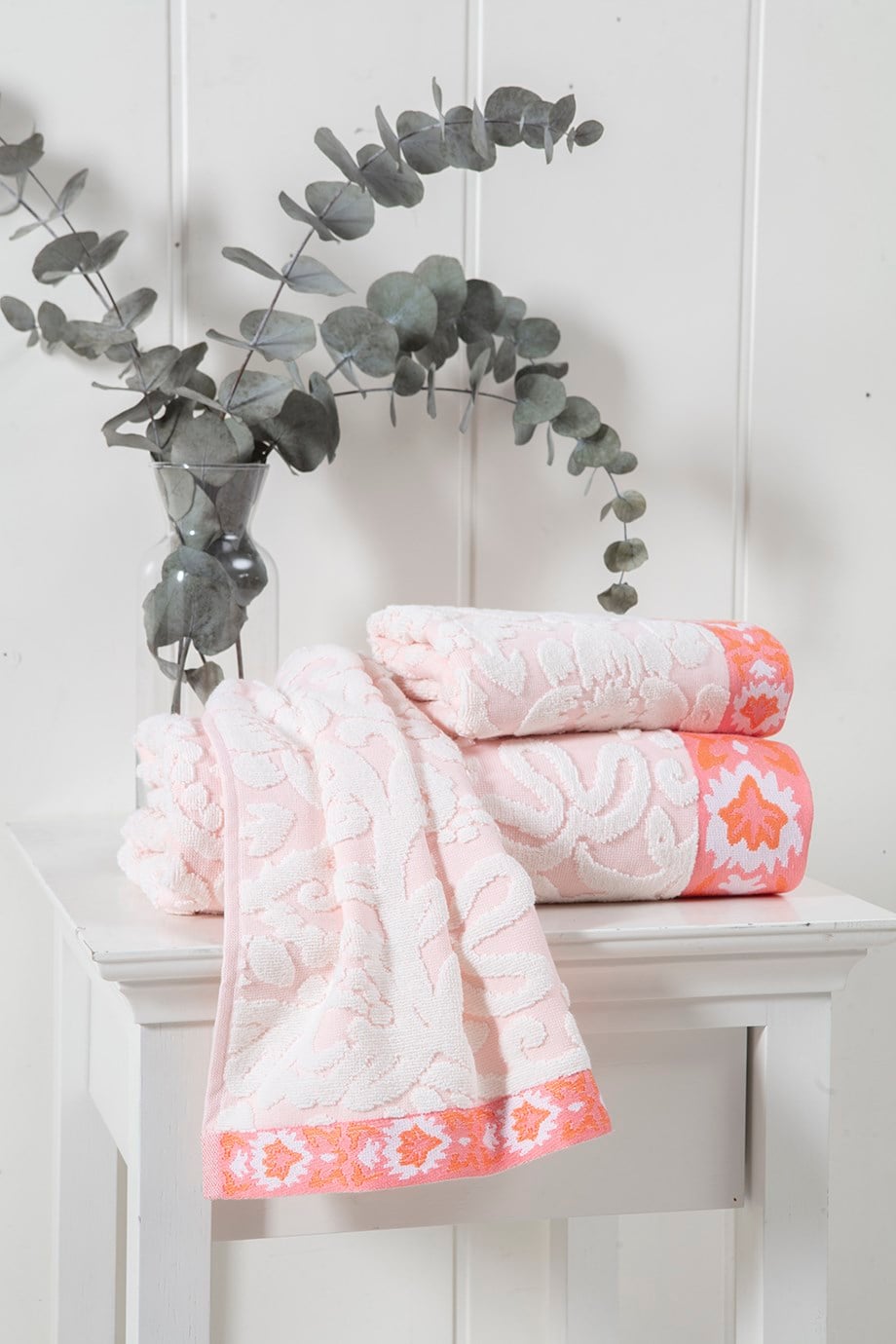 Pembe Çiçek Desen Banyo Havlusu