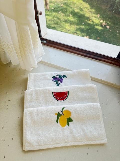 Meyve Nakışlı Mutfak Havlusu