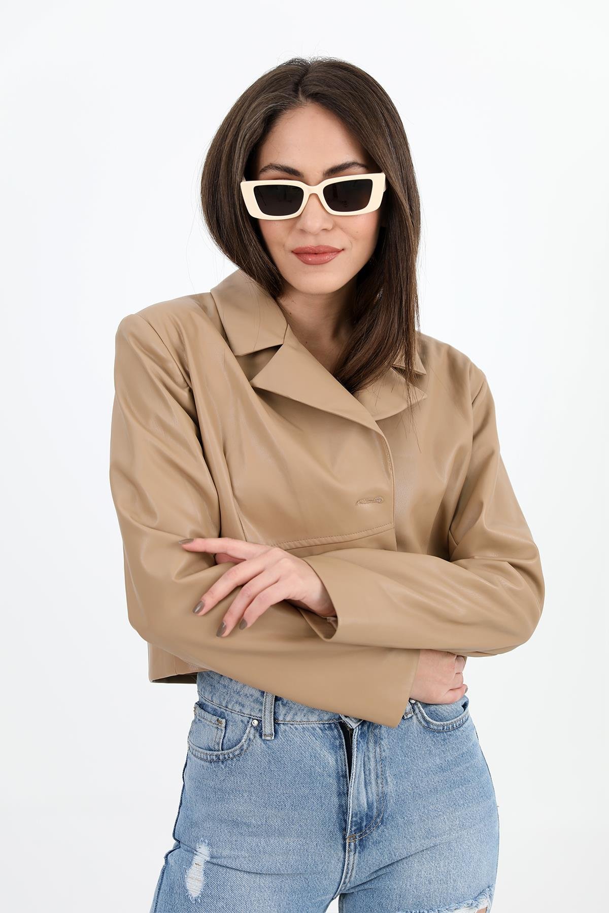 Kruvaze Yaka Vatkalı Düğmeli Kısa Deri Ceket - Camel