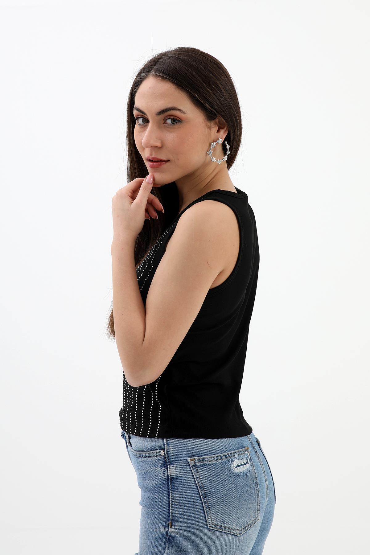 Taş İşlemeli Kolsuz Bluz - Siyah