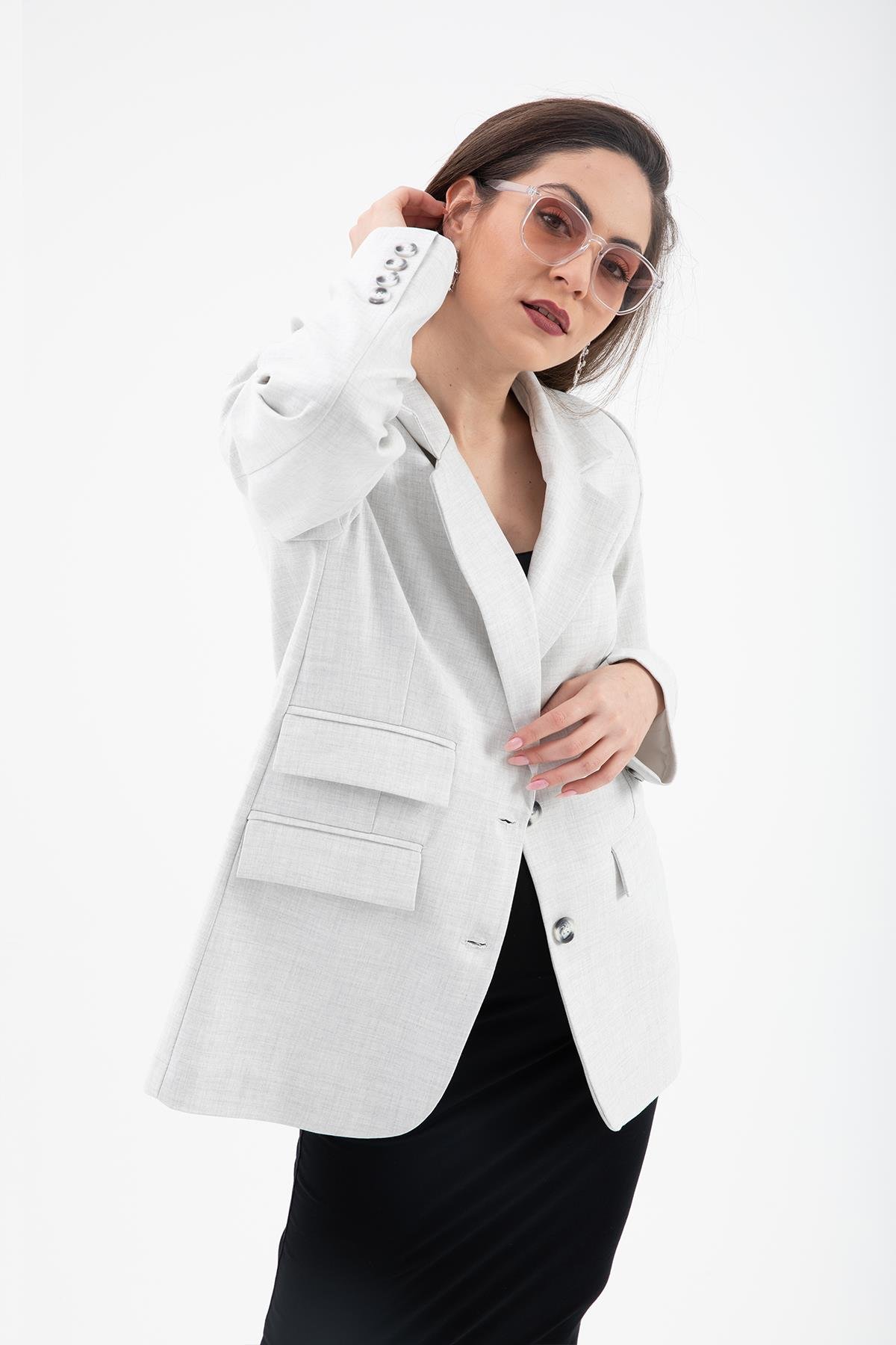 Üç Cep Kapaklı Kolu Arma Detaylı Poliviskon Ceket - Gri