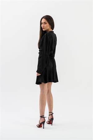 Kruvaze Yaka Metal Tokalı Saten Elbise - Siyah