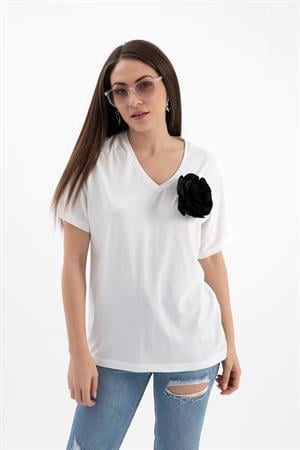 V Yaka Broş Gül Detaylı T-shirt - Siyah