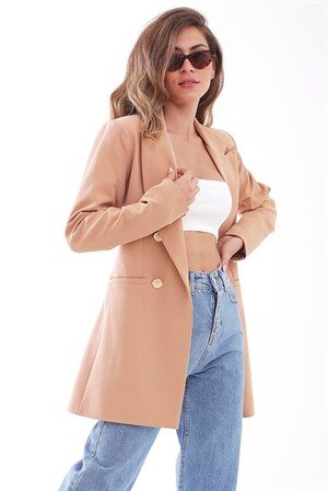Omuzları Vatkalı Önü Çıtçıtlı Atlas Kumaş Kadın Blazer Ceket - Bej
