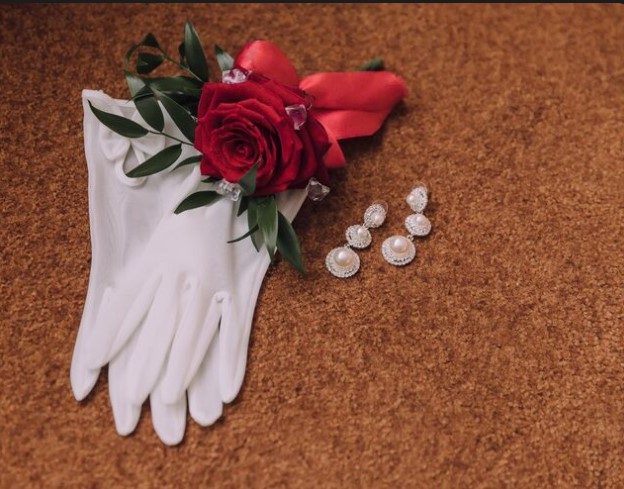 Gelinler İçin Nikah Şapkası ve Eldiven Seçim Rehberi: Hangi Tarz Size Uygun?