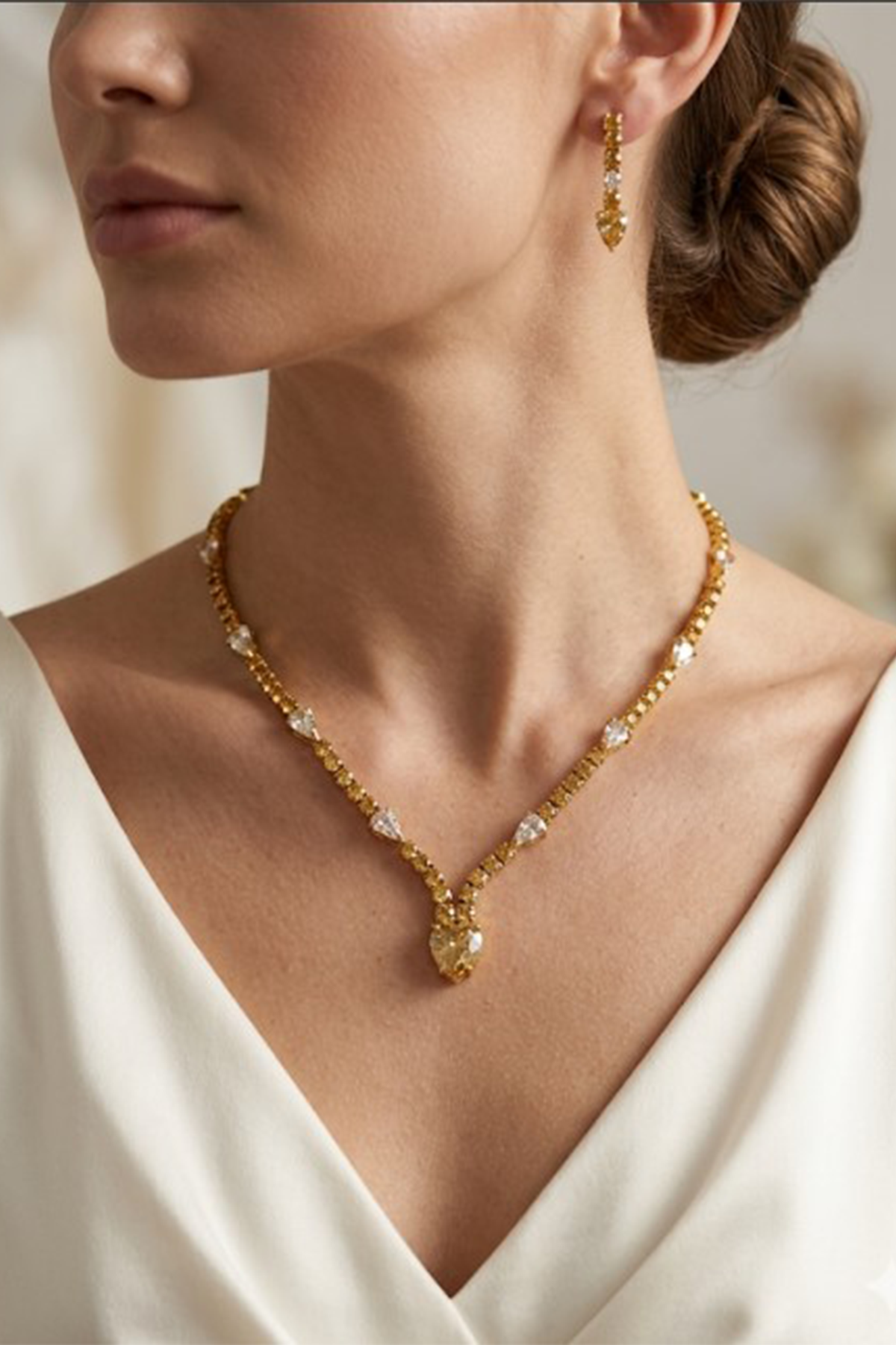 Gold Renk Premium Taşlı Kolye Küpe Set Lüks Işıltılı Abiye Düğün Takı