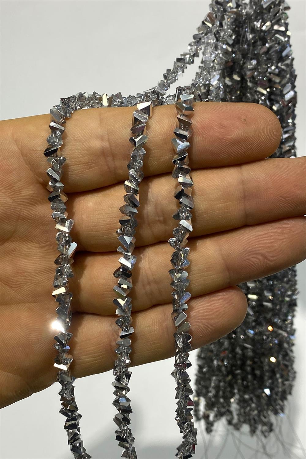 Gümüş Üçgen Kesim Parlak Kristal Boncuk 6 mm