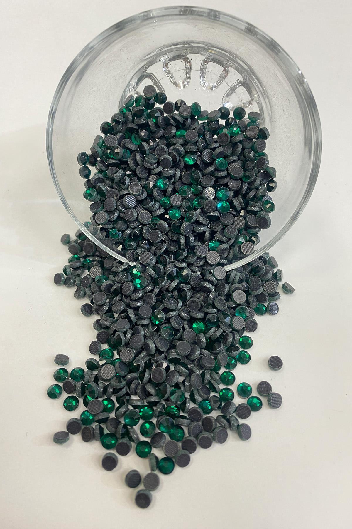 Zümrüt Yeşili  Ütüyle Yapışan Boncuk Ss20 5mm Yapıştırma Taş 25 grm