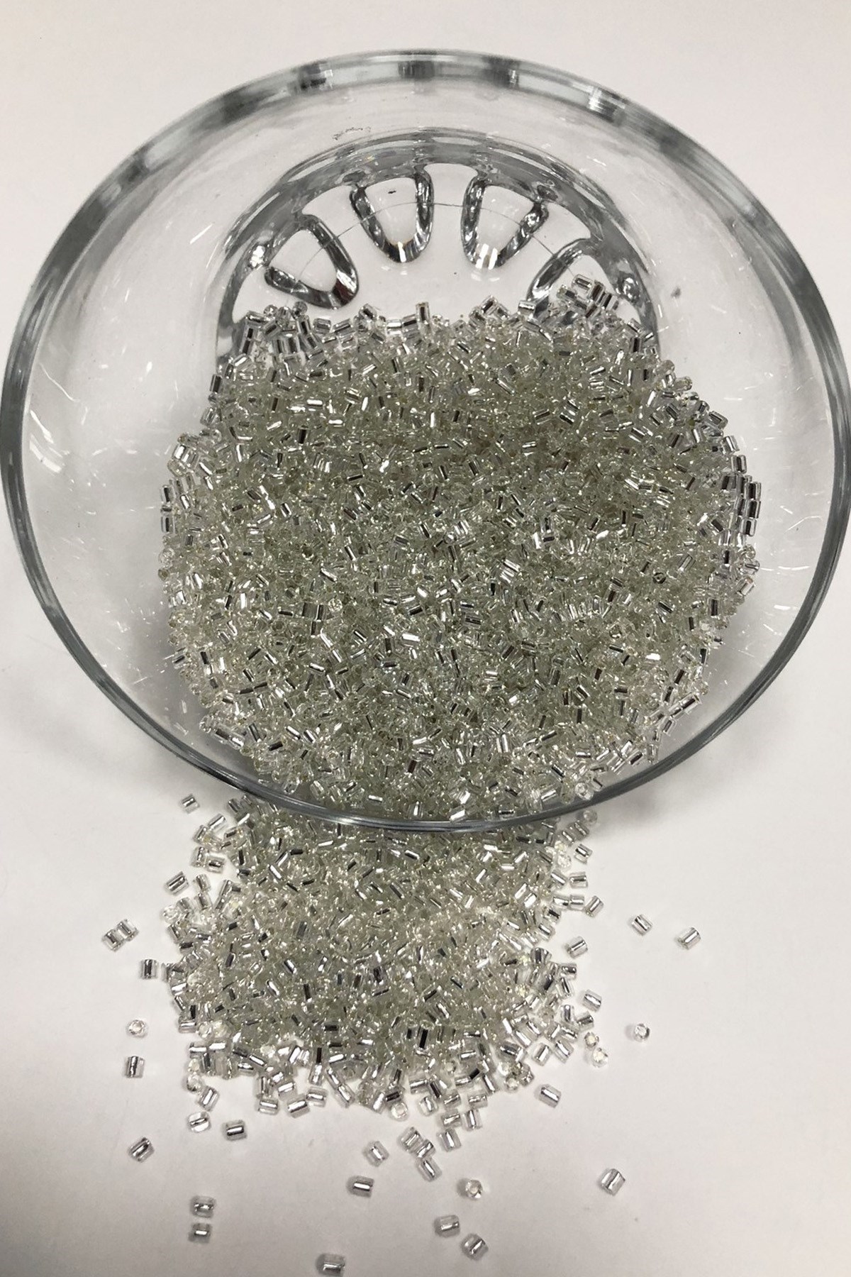 Gümüş Renk Küçük Boy Kesme Boncuk 50 gr