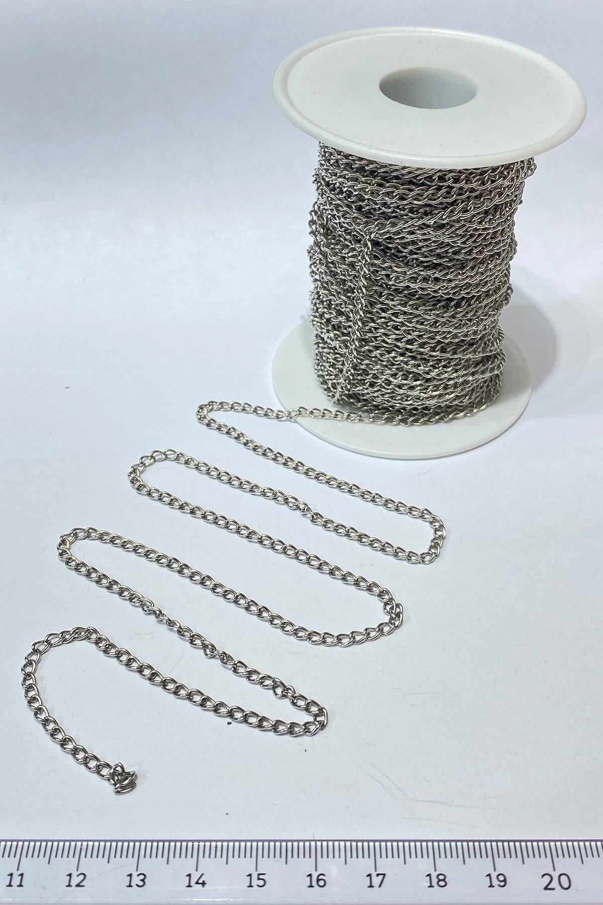 Gümüş Renk Yassı Metal Kolye Zinciri 1 Mt