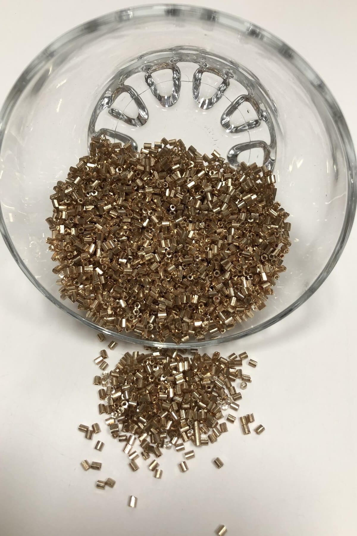 Koyu Mat Sarı Kaplam Kesme Boncuk (2-2,5mm)